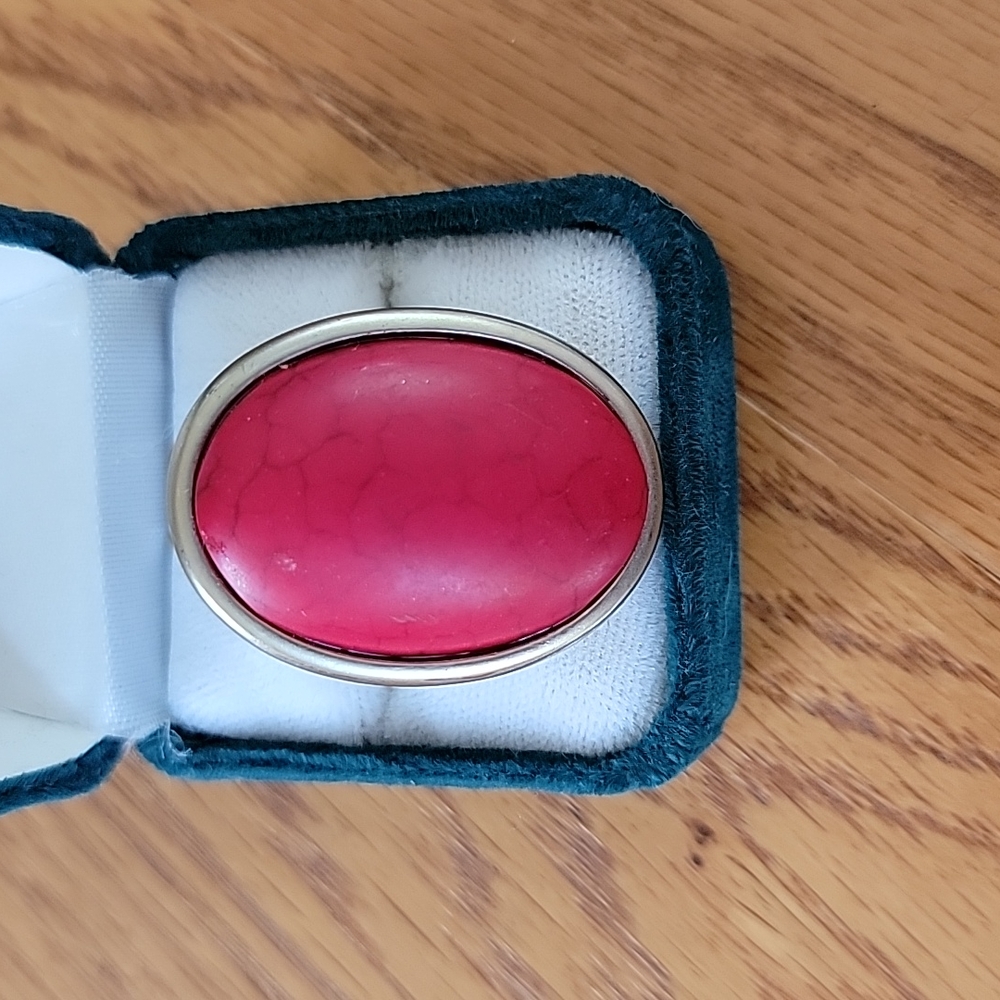 Chico's Large Oval Faux Red Stone Matte Gold Tone Statement Ring Size 8.5